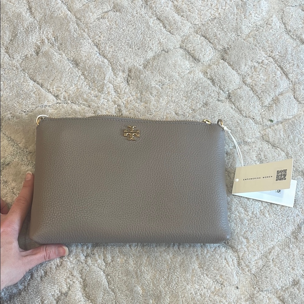 EUC Mercer Tory Burch grey heron Sleek Leather crossbody